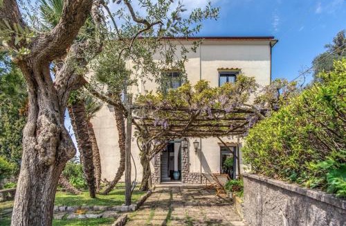 Schiazzano Villa | Villa Aragona Historic Villa with Views and Guest services by Feeling Italy
