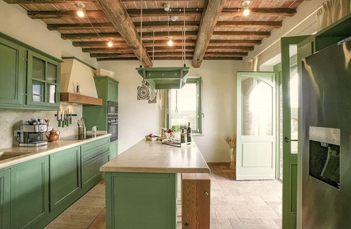 Il Poggio Villa | Villa Edesia: A characteristic and welcoming three-story villa surrounded by meadows and by green hills, with Free WI-FI.