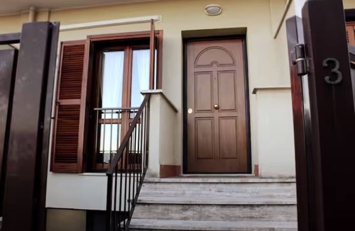 Zona XVI Torrenova Villa | Villa facing Metro C, parking, Wi-Fi, A/C