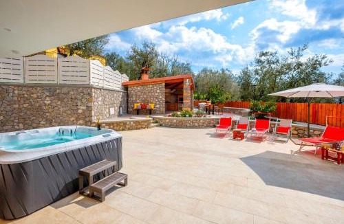 Schiazzano Villa | Villa Hemera - Mediterranean elegance with private jacuzzi and Capri views