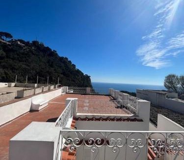 Marina Piccola Apartment | Villa Il Sorriso Capri centro