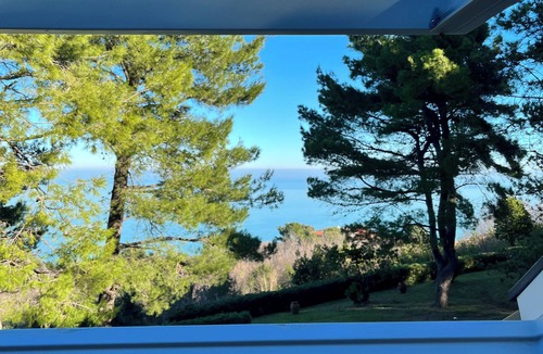 Pietra La Croce Villa | Villa Immersa nel Verde con Incredibile Vista sul Mare