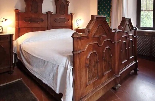 Cave Villa | Villa in a centuries-old park near Rome