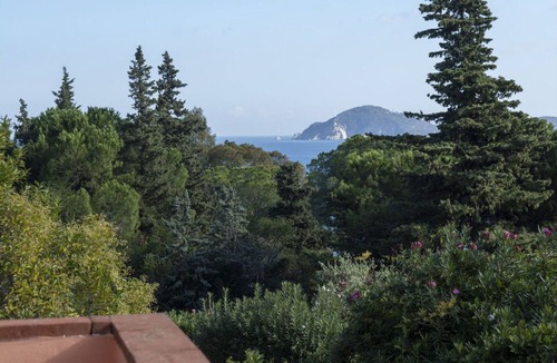 Bagno-Sprizze Villa | Villa in Literno with 4 bedrooms sleeps 10