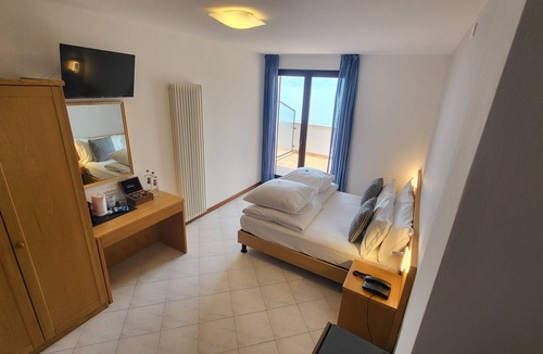 Brenzone sul Garda Bed & Breakfast | Villa Josefine Fron Lake - Adults Only