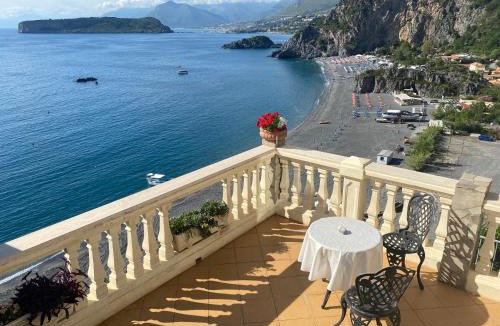 San Nicola Arcella House | Villa La Petra - Hotel boutique