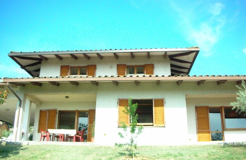 San Feliciano Villa | Villa Larry in San Feliciano sul Trasimeno with garden and olive grove