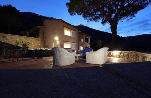 Arenella Villa | Villa Laura Aegilium