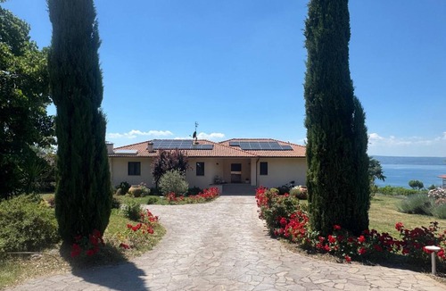 Bolsena Villa | Villa 'Luxury Apartment Lake View' with Lake View, Private Terrace and Wi-Fi