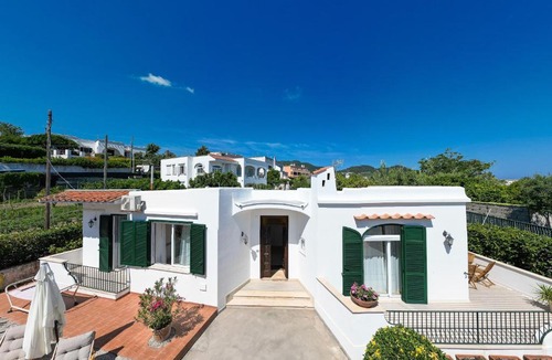 Ischia Ponte Villa | Villa Maddalena a Ischia, Piscina, Giardino Attrezzato, Terrazzi e Parcheggio