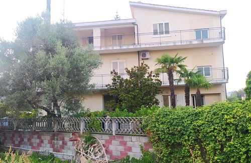 Benestare Apartment | VILLA MARIA - Suite in Villa 2 Km sea