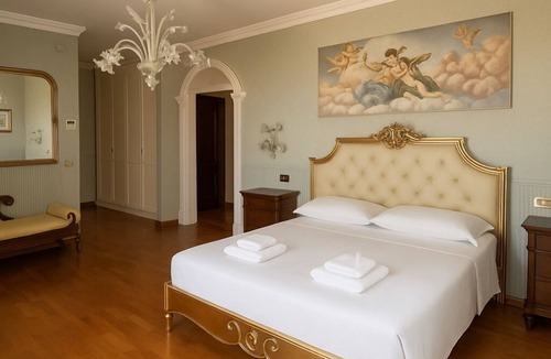 Mosciano Sant'Angelo Bed & Breakfast | Villa Monaco: Double Room in Villa with Pool, Hot Tub