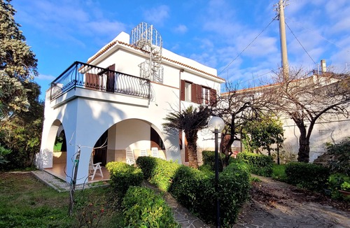 Castellabate Villa | Villa on two levels large garden and parking space about 350 meters from the sea