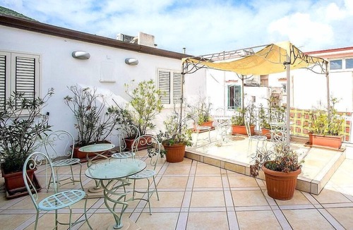 Ischia Porto House | Villa Peonia B: A welcoming apartment which faces the sun and the sea, with Free WI-FI.