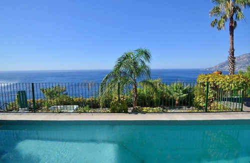 Maiori Villa | Villa Saracena: A remarkable three-story historical villa which faces the sun and the sea, with Free WI-FI.