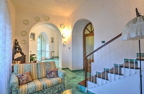 Maiori Villa | Villa Saracena: A remarkable three-story historical villa which faces the sun and the sea, with Free WI-FI.