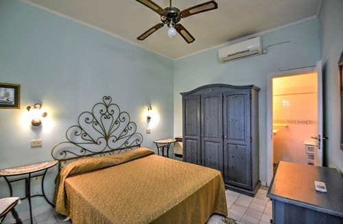 Maiori Villa | Villa Saracena: A remarkable three-story historical villa which faces the sun and the sea, with Free WI-FI.