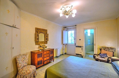 Maiori Villa | Villa Saracena: A remarkable three-story historical villa which faces the sun and the sea, with Free WI-FI.