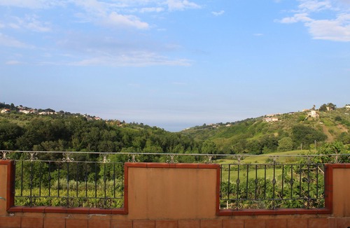 Montesilvano House | VILLA SARNO . IN HOMELEY LAND
