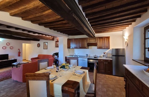 Monteroni d'Arbia Villa | Villa sleeps 14 with private pool