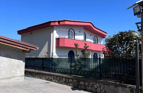 Piazza-Tralia-Pendolo Apartment | Villa Somma Apartments
