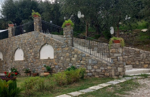 Perdifumo House | Villa 'Tra Uliveti E Mare' with Private Garden, Wi-Fi and Air Conditioning