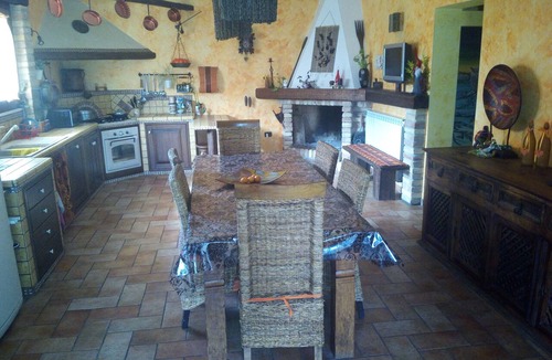 San Giovanni Teatino House | VILLA WITH A GARDEN, 5 KM FROM THE SEA