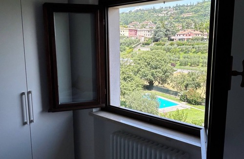 Cavaion Veronese House | Villetta Cavaion, in the middle of olive groves & vineyards overlooking the lake