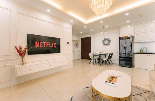 Trung Hoa Nhan Chinh Apartment | Vinhomes D'Capitale 2-bed apartment with Sunset view