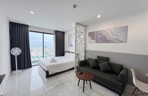 Trung Hoa Nhan Chinh Apartment | Vinhomes D'capitale Hanoi Opus