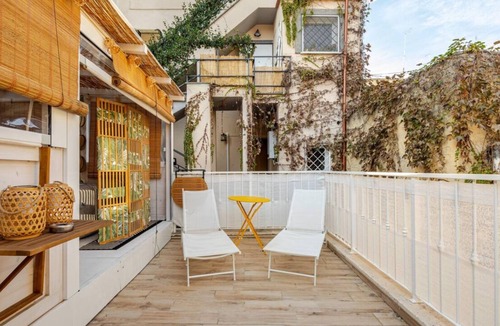 Pigneto House | Vita Lenta Pigneto: your apartment with terrace and jacuzzi in the heart of Rome