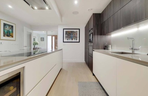 Ravenscourt Park Apartment | VW5 - Luxury 3 Bed Townhouse with Parking