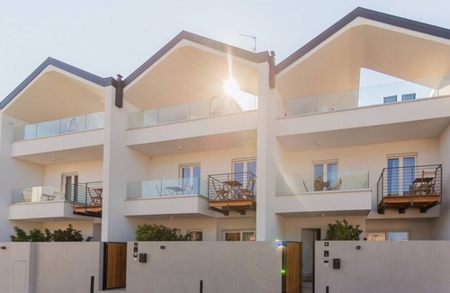 Municipio 5 Apartment | Wanderlust Experience | Waves Nacre