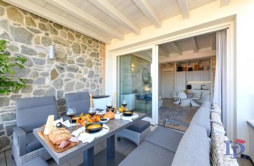 Rivoltella Apartment | Warda Lovely Suite DesenzanoLoft Official Partner Homes & Villas by Marriott Bonvoy