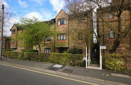 Uxbridge South Apartment | Warm & Cozy 1-Bed Flat w/Parking | Near Heathrow