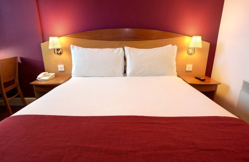 Bishop's Hotel | Waterloo Hub Hotel & Suites
