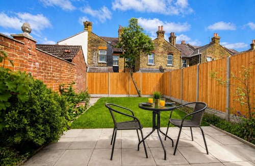 Wembley Central House | Wembley Garden Retreat |4BR|Sleeps 7|Near Station