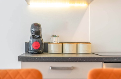 Wembley Park Apartment | Wembley Stadium | Luxury London Apartment | Balcony Views, Netflix, Pool Table!