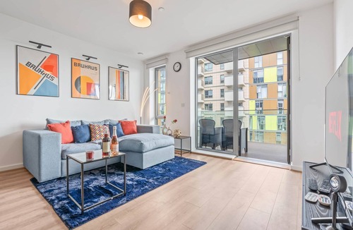 Wembley Park Apartment | Wembley Stadium | Luxury London Apartment | Balcony Views, Netflix, Pool Table!