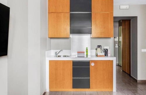 Rome City Centre Apartment | Where contemporary comfort meets Roman charm/Few steps to Trevi Fountain!
