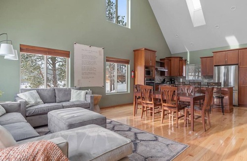Hill City Apartment | Whitetail · Leighton`s Lodge-Hot Tub-Borders National Forest