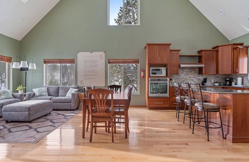 Hill City Apartment | Whitetail · Leighton`s Lodge-Hot Tub-Borders National Forest