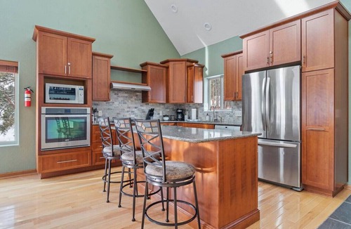 Hill City Apartment | Whitetail · Leighton`s Lodge-Hot Tub-Borders National Forest