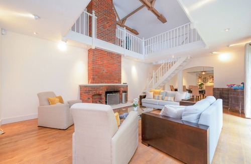Borehamwood House | Willow Lodge 5,800 SQFT Quiet Luxury Living - Pass the Keys