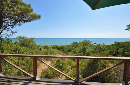 Castiglione della Pescaia Villa | Wonderful private villa for 10 guests with WIFI, TV, patio, pets allowed and panoramic view