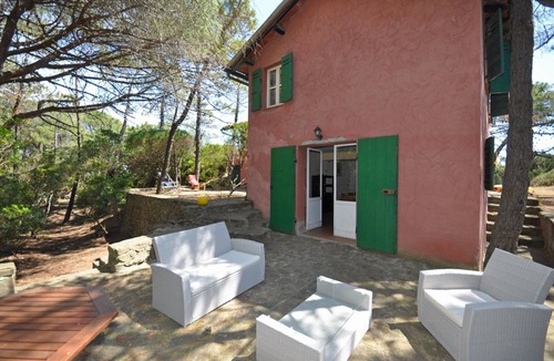 Castiglione della Pescaia Villa | Wonderful private villa for 10 guests with WIFI, TV, patio, pets allowed and panoramic view