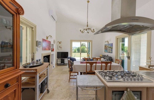 Saturnia Villa | Wonderful private villa for 5 guests with A/C, WIFI, hot tub, TV, patio and pets allowed