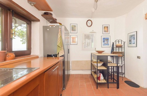 Scansano House | Wonderful private villa for 4 people with WIFI, A/C, TV, patio, pets allowed and panoramic view