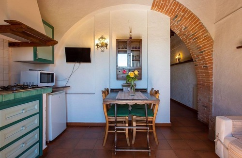 Chiusi Apartment | Wunderschöne Wohnung in Chiusi mit Gemeinschaftspool mit Panoramablick by Interhome