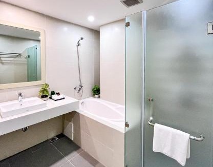 Cong Vi Hotel | XÔI Setai Suites Linh Lang